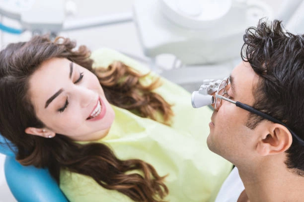 أضرار عدسات الأسنان